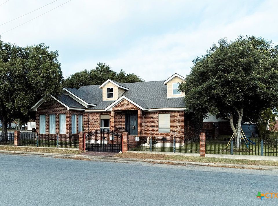 1st image of 208 S Texana St