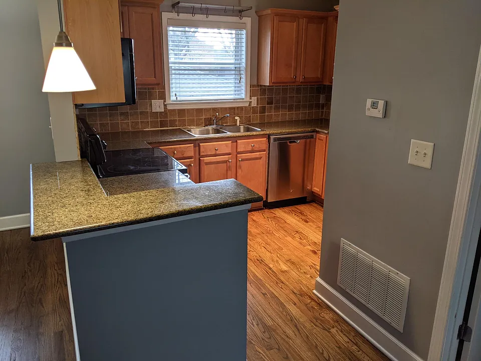 48 Peachtree Ave #322