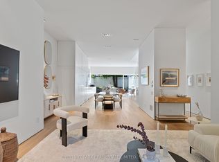 82 Robert St, Toronto, ON M5S2K3