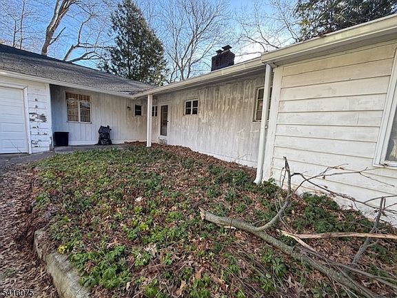 2nd image of 418 River Rd