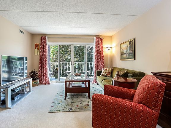3rd image of 7071 W Touhy Ave APT 407