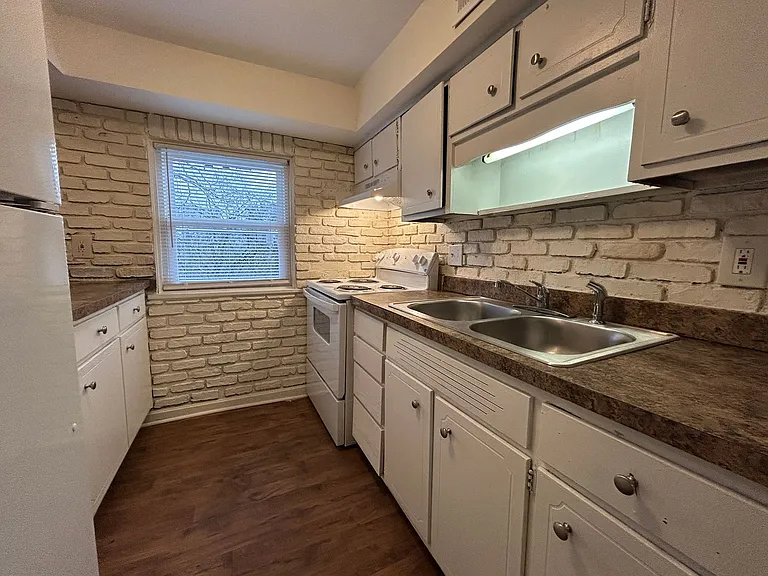 Creekstone Village — Photo 8