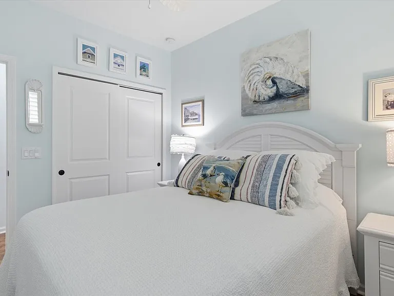 247 Tropics Ave — Photo 3
