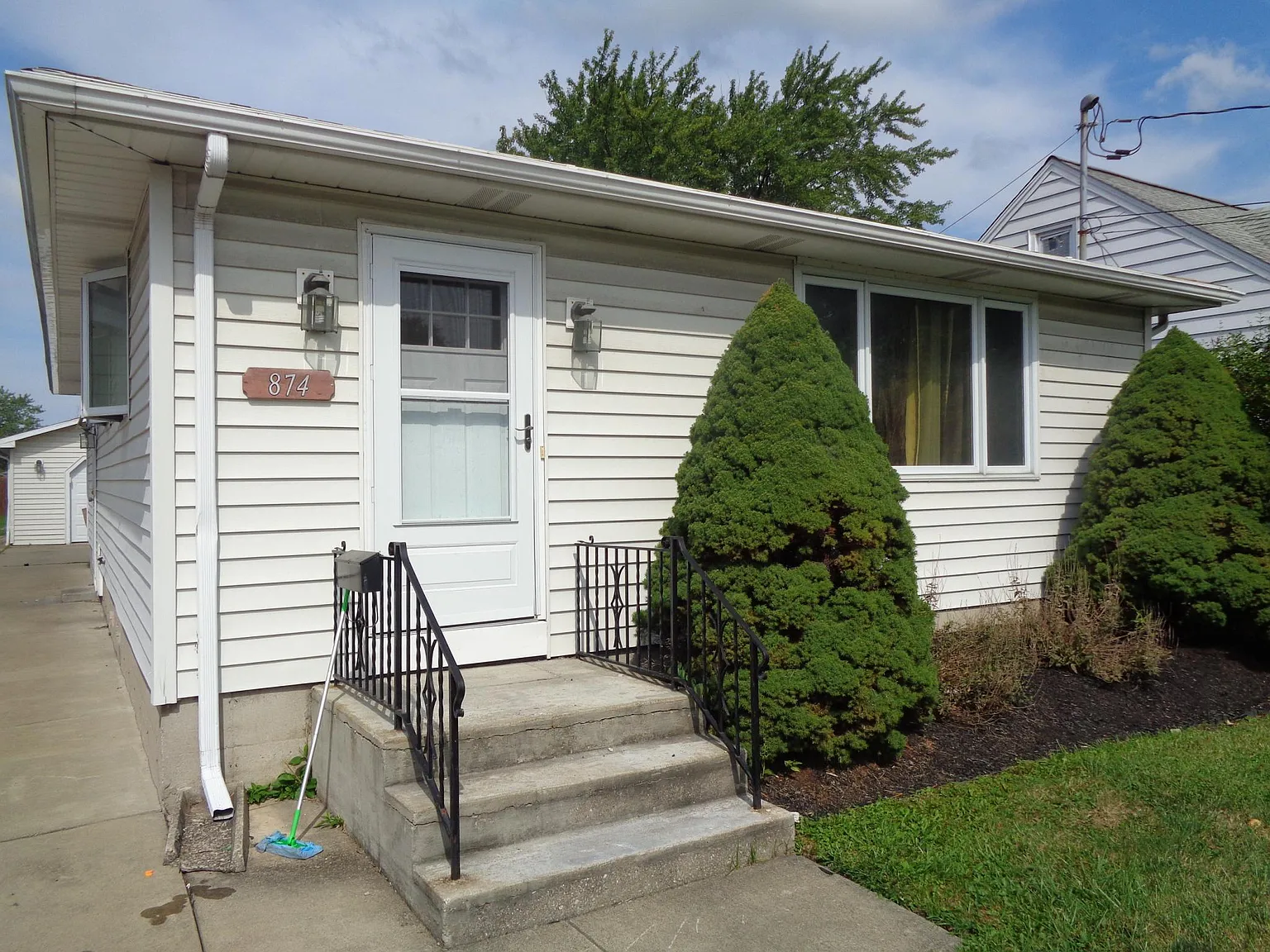 874 Beach Rd photo 1