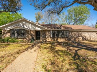 921 Stonelake Dr, Cleburne, TX 76033
