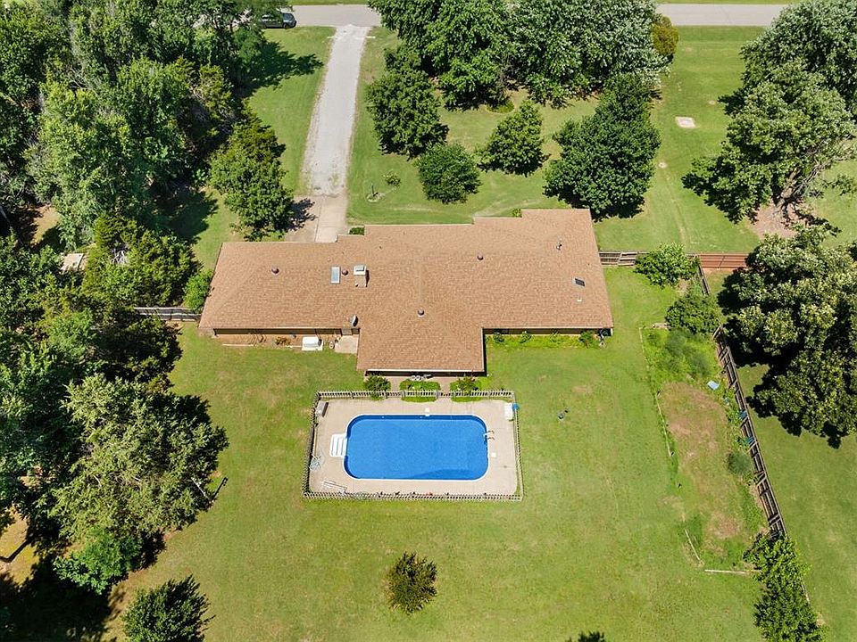 1st image of 808 S Chuckwagon Dr