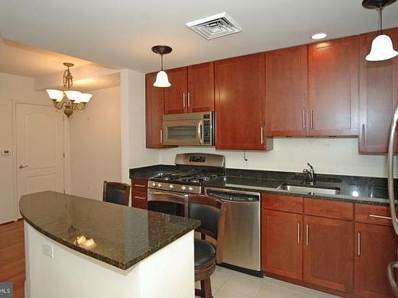 4th image of 525 N Fayette St Unit 517