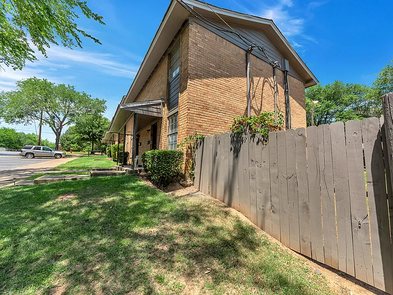 Troup Townhomes — Photo 16