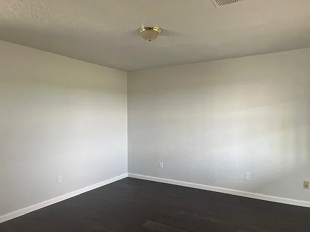 4815 NW Floyd Ave — Photo 2