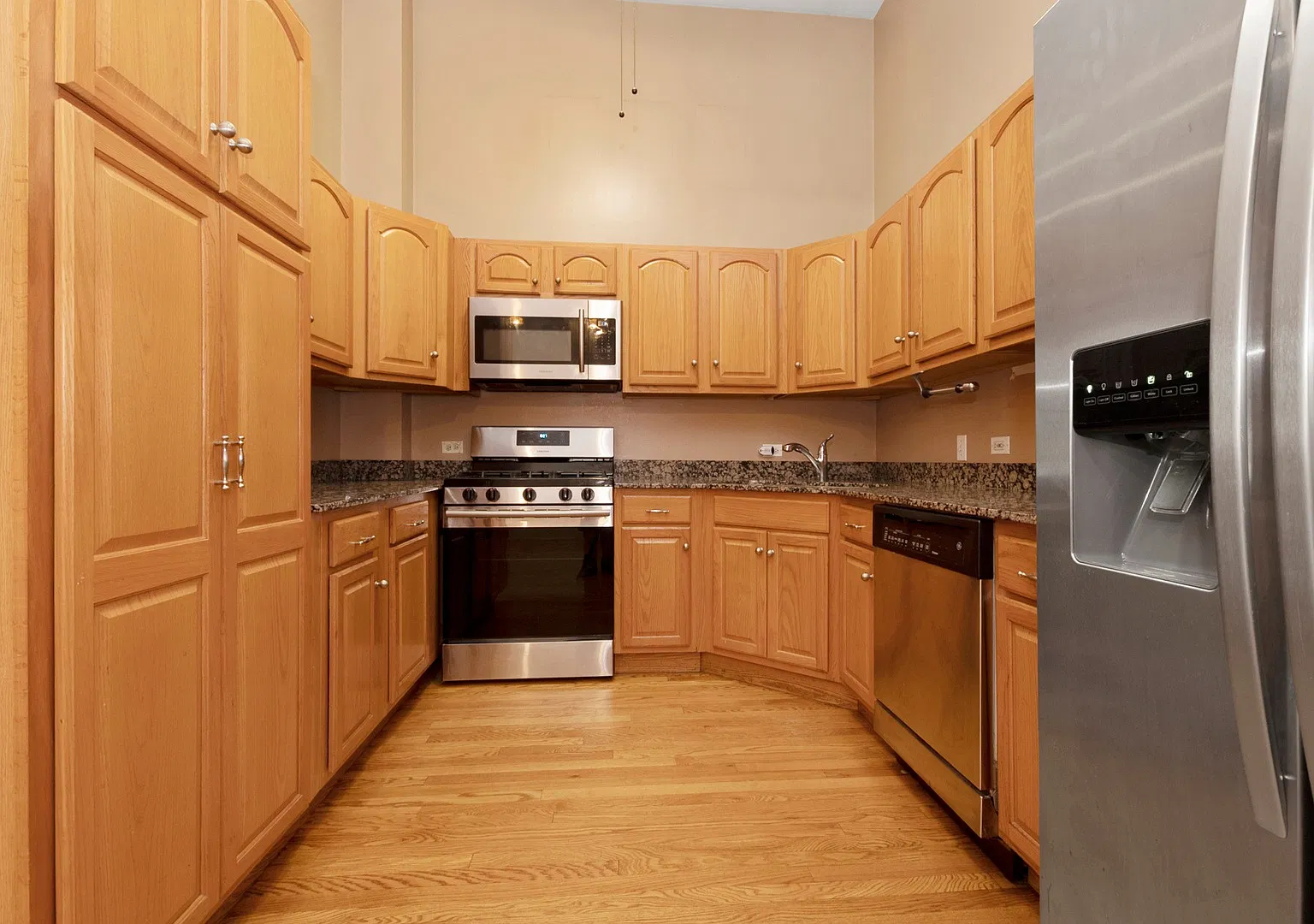 2 bed, 1300 sqft, $2,500 — Photo 3
