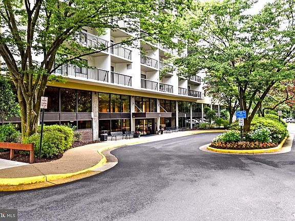 3rd image of 3800 Powell Ln APT 621