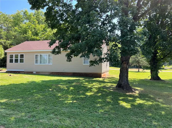 828 Vernon St, Farmington, MO 63640