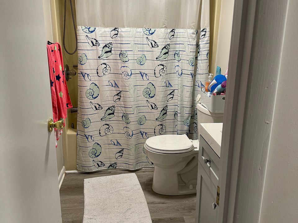 Full bathroom