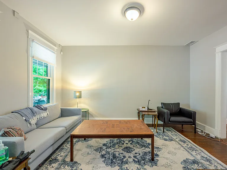 505 Kentucky Ave SE — Photo 1