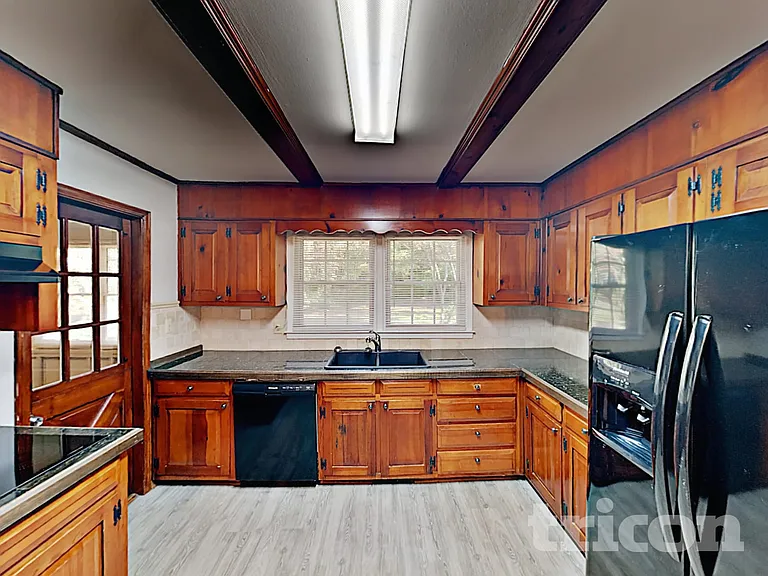 1606 Huntington Dr — Photo 5