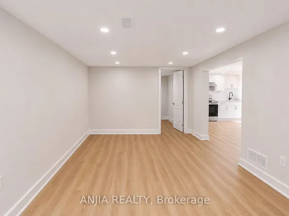 31 Shippigan Cres, Toronto, ON M2J 2G1