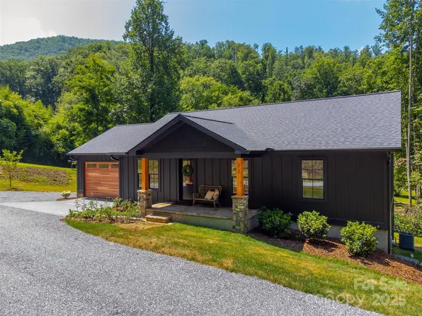 22 Crossing Ln, Sylva, NC 28779