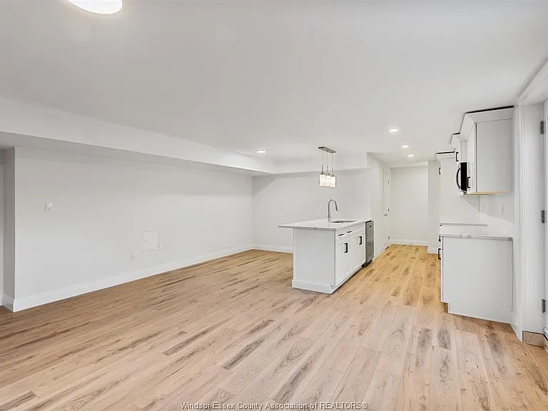 253 Livingstone Cres — Photo 8