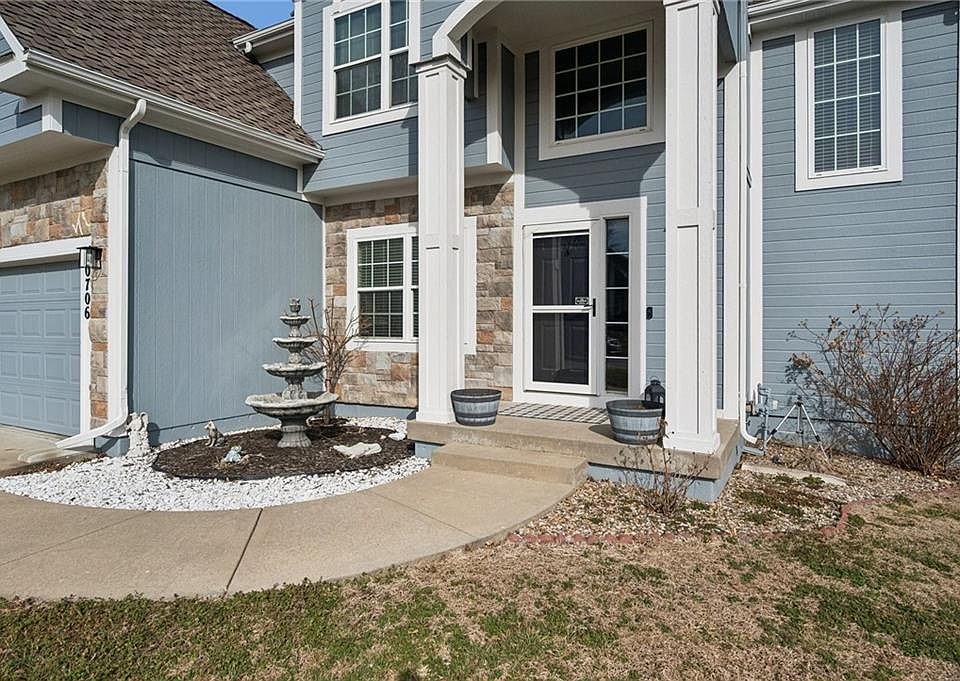10706 Country Ln, Peculiar, MO 64078 | Zillow