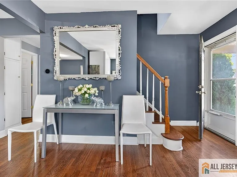 177 Midfield Rd — Photo 2