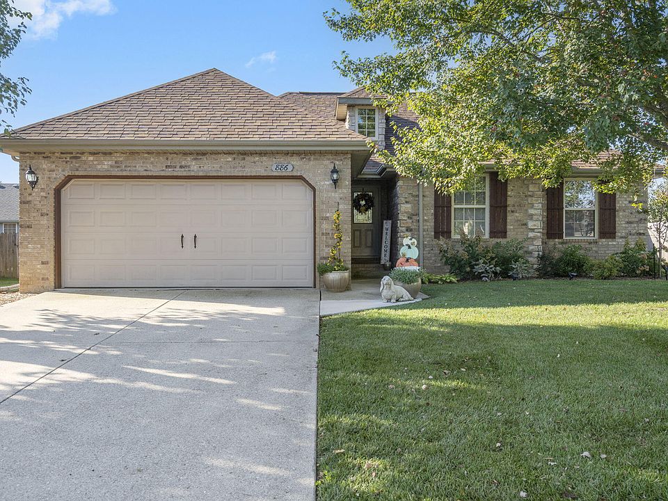1st image of 886 W Paddington Drive