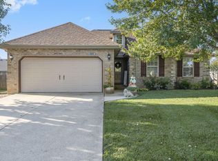 886 W Paddington Dr, Nixa, MO 65714