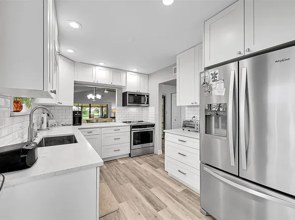 37 Lakeside Circle #194, Sunrise, FL 33326