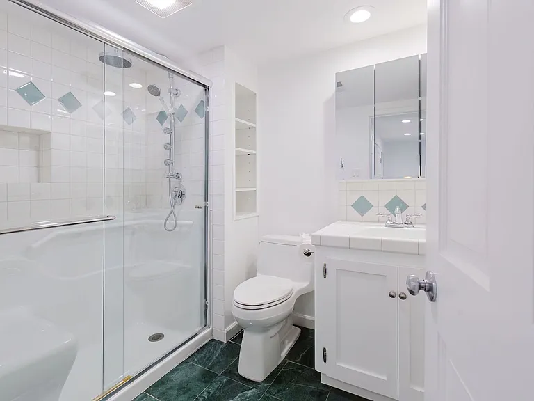 15550 Broom St NE — Photo 32