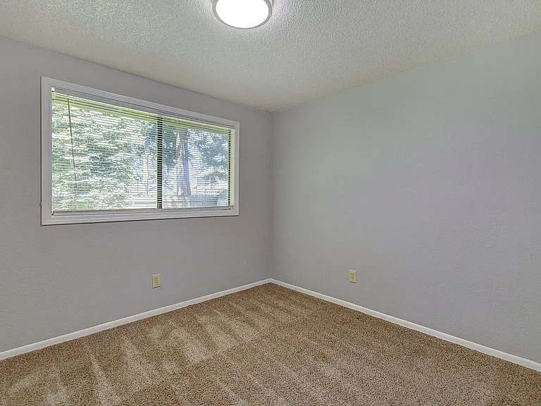 14306 NE 14th Cir — Photo 11