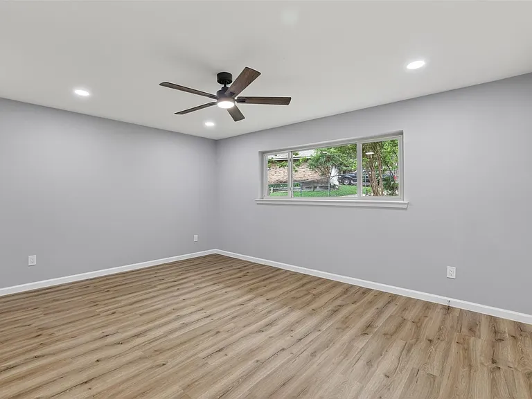 3204 Greenbriar Ln — Photo 13