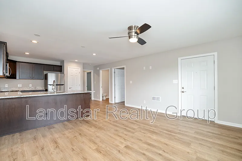 2 bed, 2.0 bath, $1,300 — Photo 3