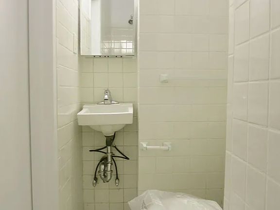 5th image of 1604 1st Ave APT 4C