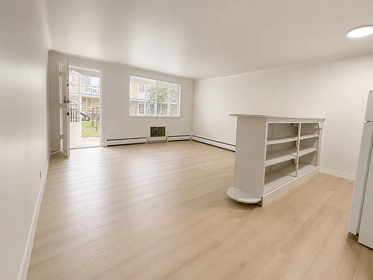 Kirkmoore Apartments — Photo 7