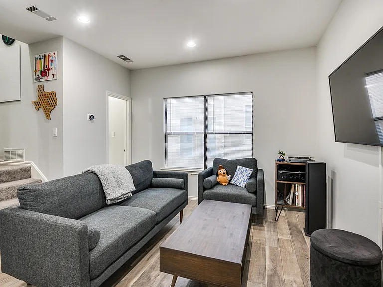 2728 Reagan St #202 — Photo 6