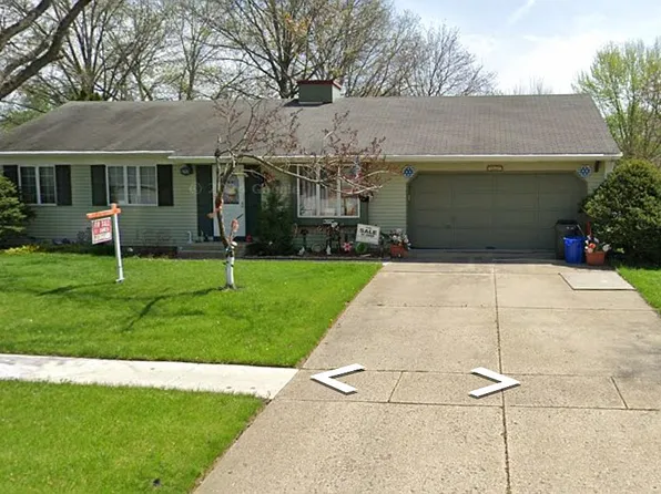 10 Sherwick Rd, Oswego, IL 60543