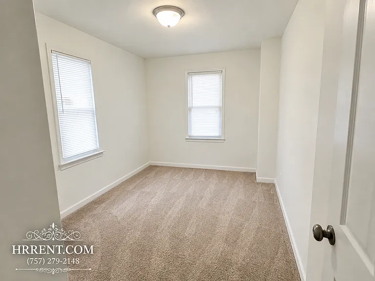 2515 Markham St — Photo 4