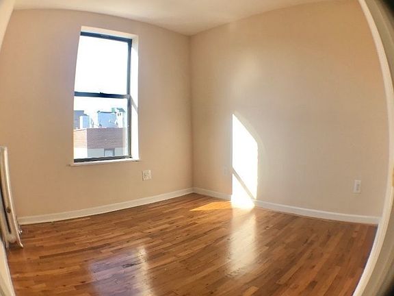 4th image of 4820 48th St #3B