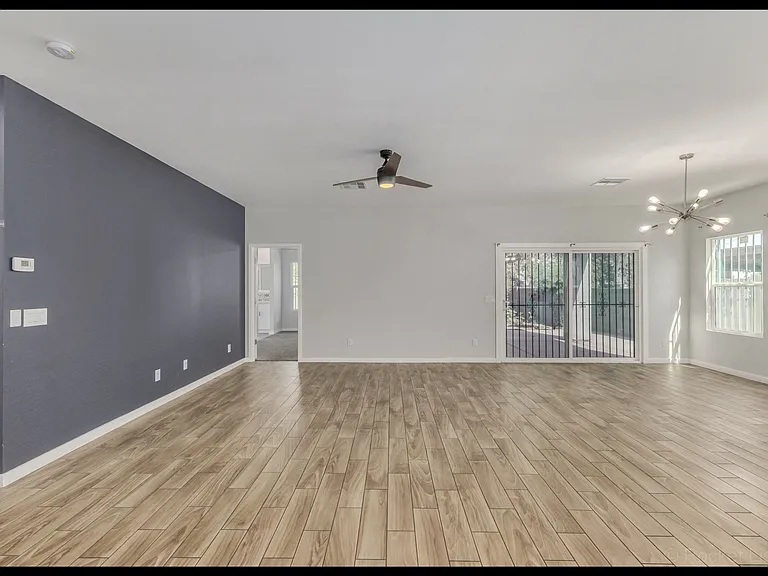210 W Sunland Ave — Photo 4