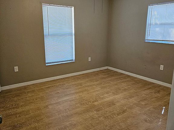 5th image of 36314 Stratford Ct
