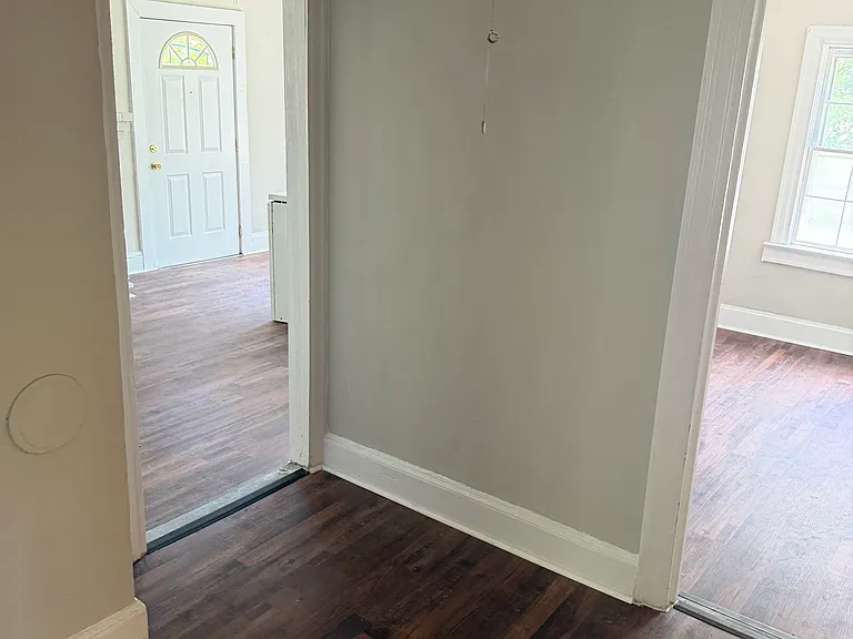 605 Dexter St — Photo 2