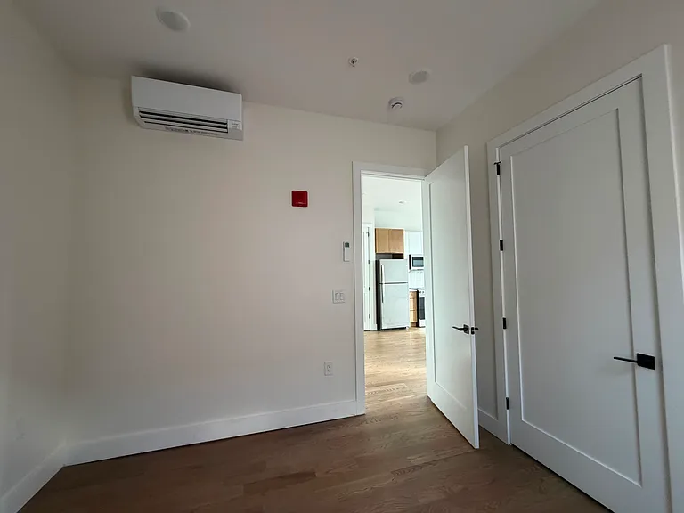 40 Lembeck Ave #21E — Photo 7