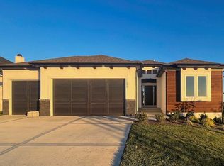11277 S Zarda Dr, Olathe, KS 66061
