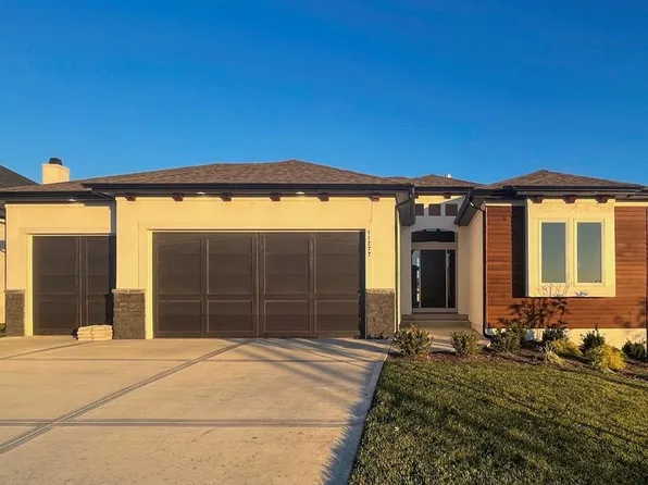 11277 S Zarda Dr, Olathe, KS 66061