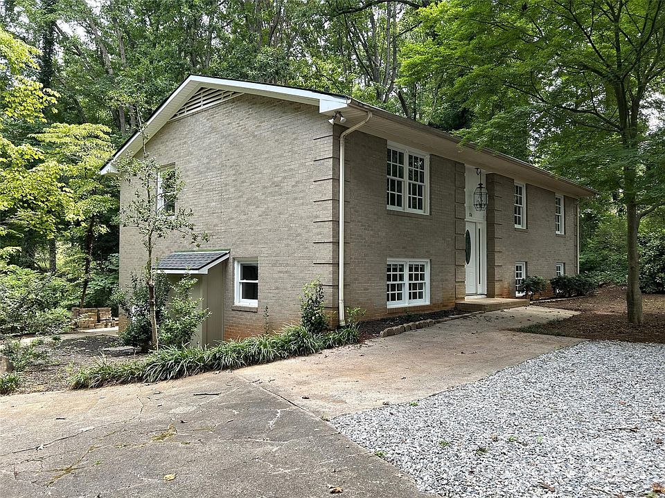 1st image of 136 Dogwood Ln
