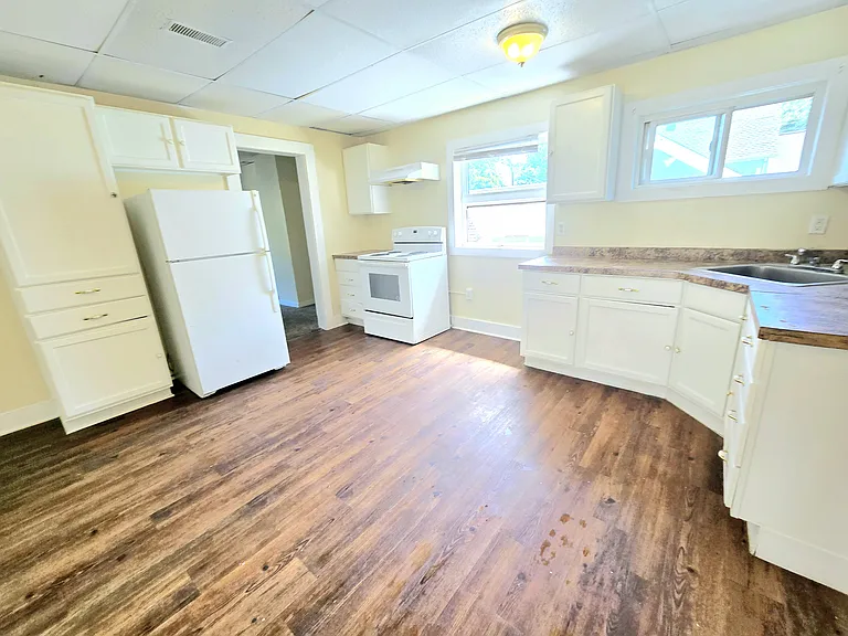 352 W 3rd St #2 — Photo 3