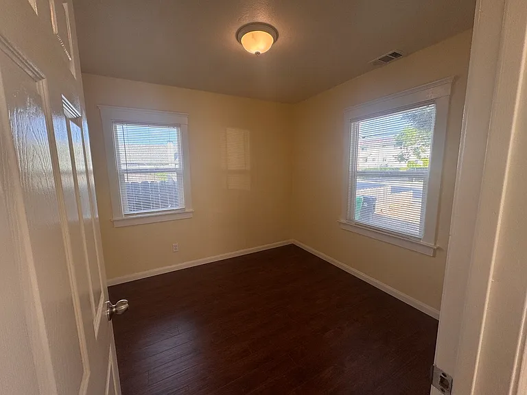 285 Sunset Blvd — Photo 14