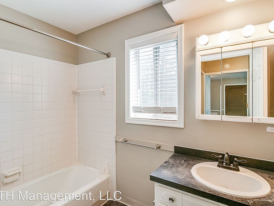 Creekwood Apartments 2294 Main St Holt MI Zillow