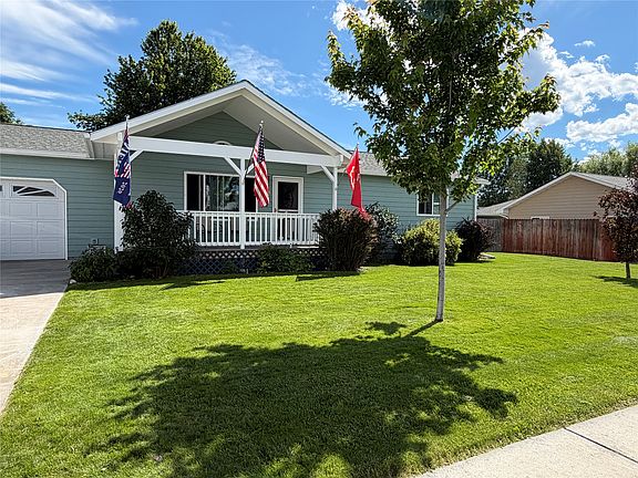 3rd image of 324 Heritage St