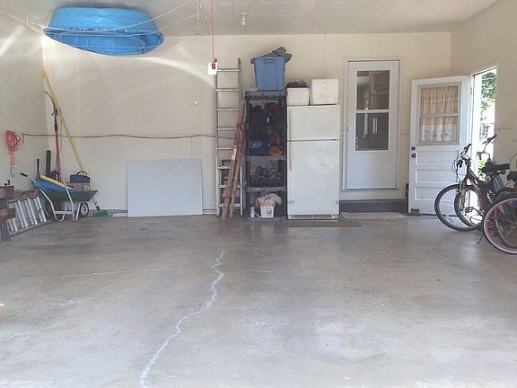 3rd image of 1028 Stonehaven Ave