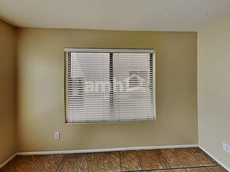 8409 S 50th Ln — Photo 5